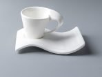 Porcelain swag cups with saucers - Image 2